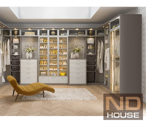 Гардеробная комната Golden Lights. <br/>От 5200 руб/кв.м.