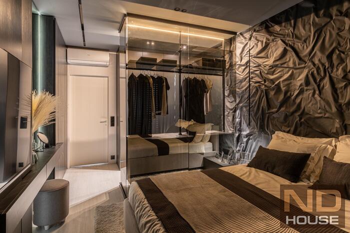 Стеклянная гардеробная «Mirror black». <br />От 7350 руб/кв.м.