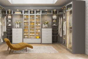 Гардеробная комната Golden Lights. <br/>От 5200 руб/кв.м.